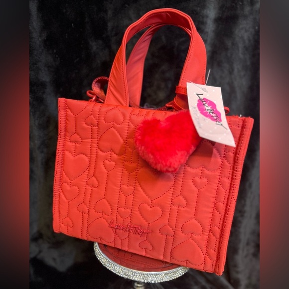 ❤️NWT-BETSEY JOHNSON, LUV BETSEY
RED QUILTED HEART TOTE WITH FUR BALL KEYCHAIN❤️ - Picture 5 of 12